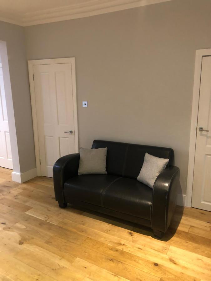 Great 4 Bedroom In Tooting Apartment *