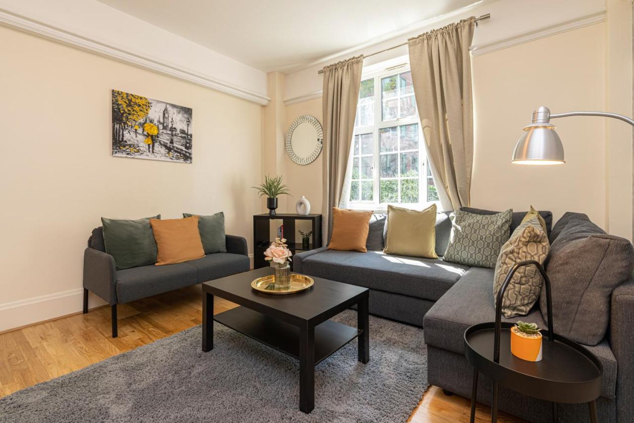 Charming 2 Bedroom Flat In Kensington High Street * London