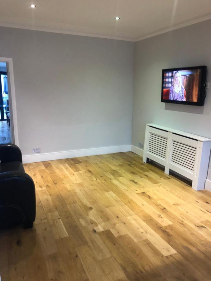 Great 4 Bedroom In Tooting London