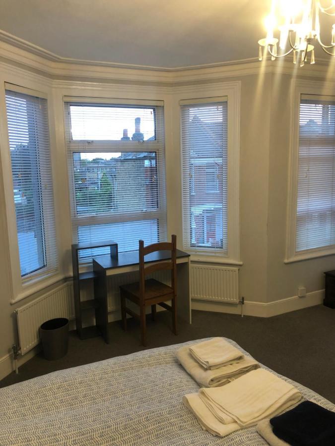 Great 4 Bedroom In Tooting London