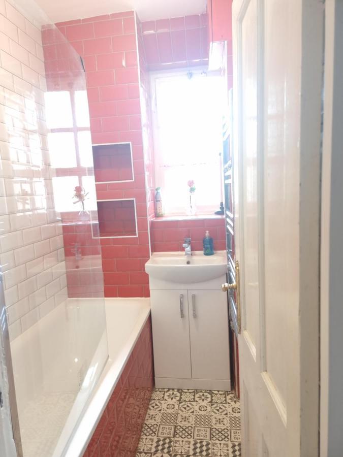 Beautiful 2 Bedroom Flat In Frampton Street Leilighet London