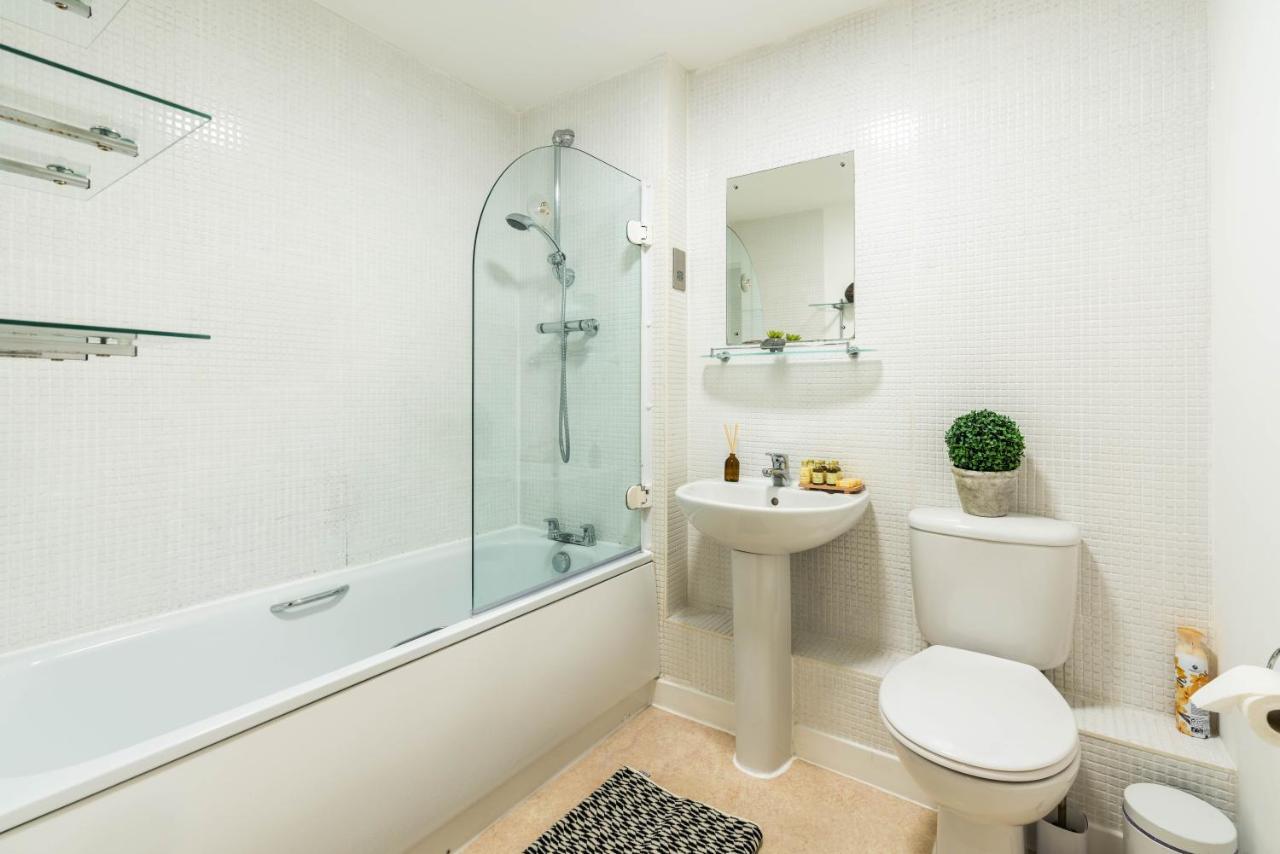 Appartamento Fast Internet One Bedroom In Greater London, Id Required Londra
