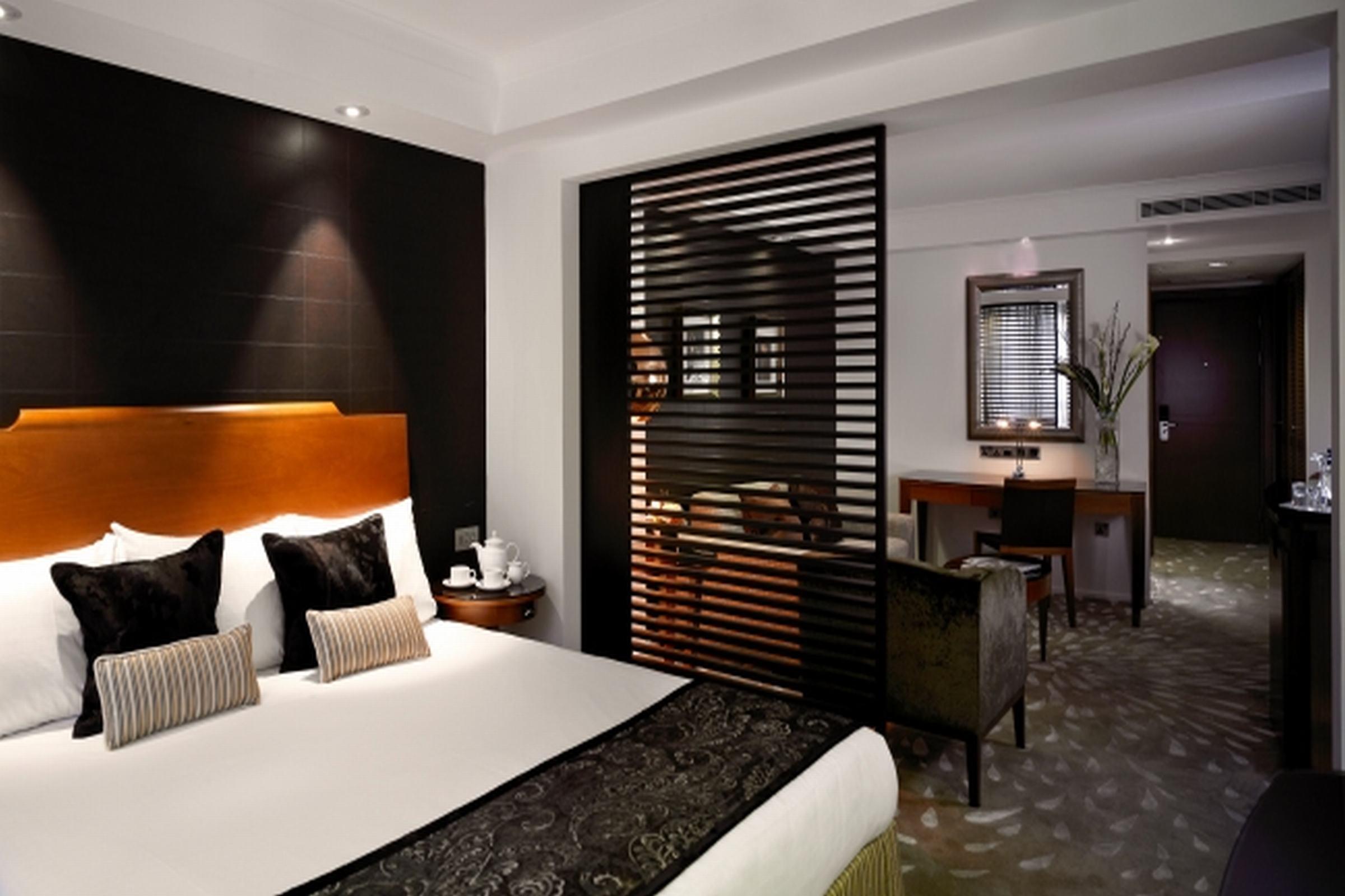 Hotel Park Plaza Victoria London