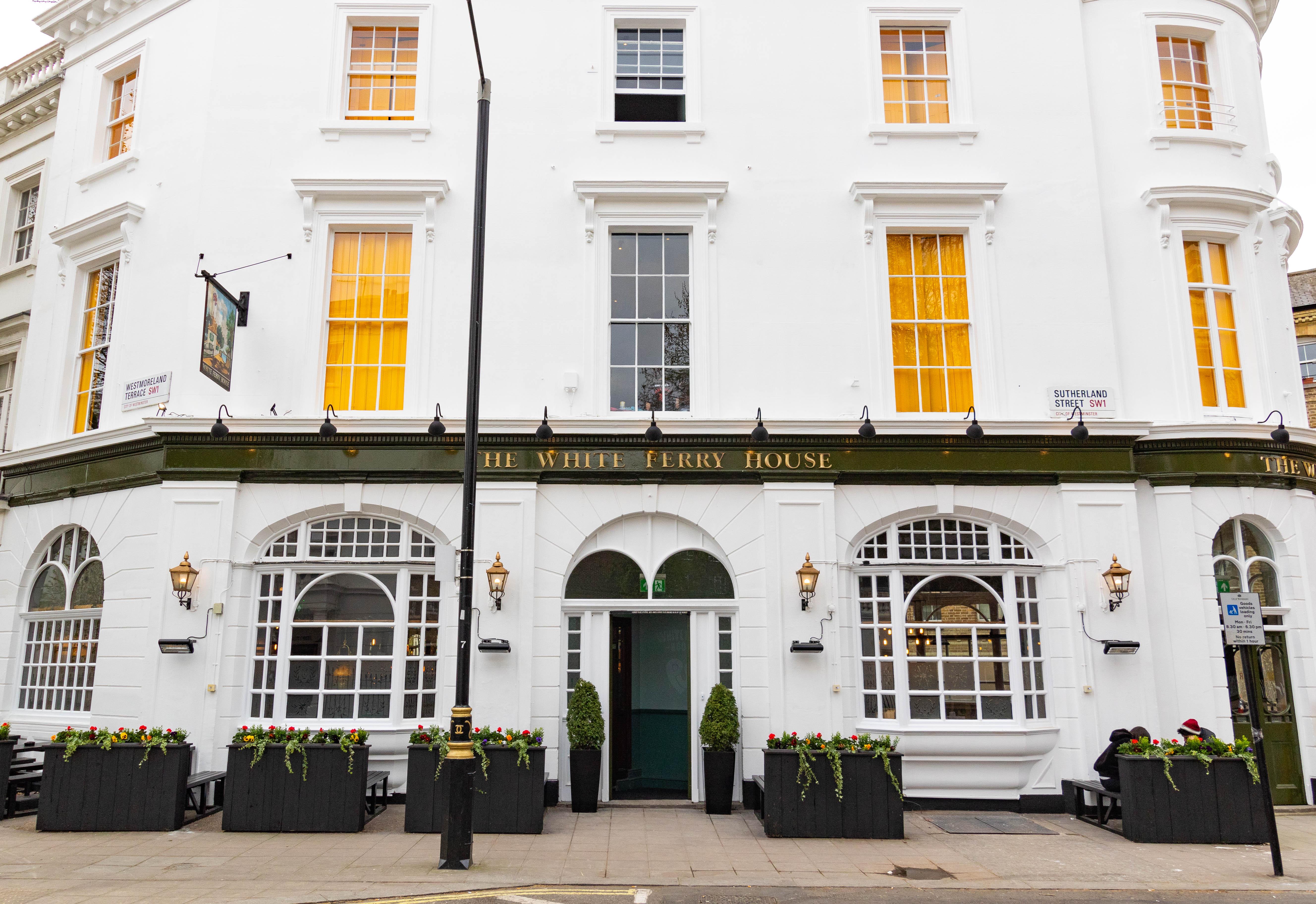 Publove @ The White Ferry, Victoria Vandrarhem London