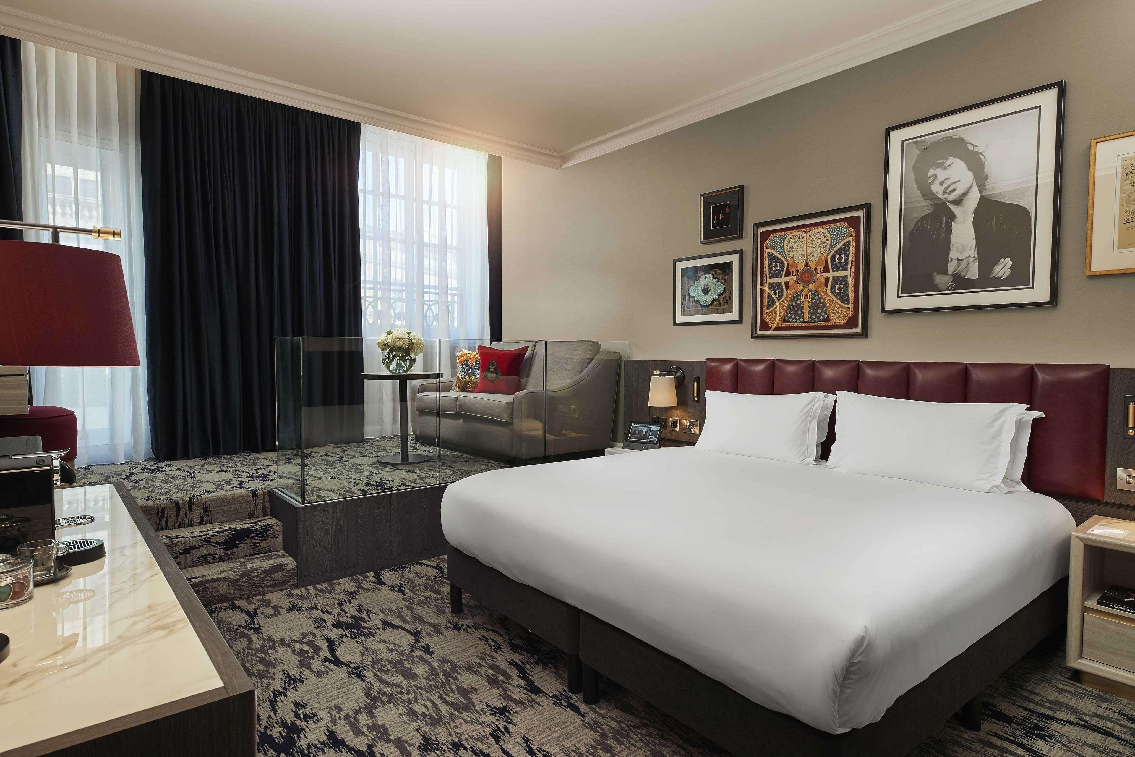 Hotel The Trafalgar St. James, Curio Collection By Hilton Londen
