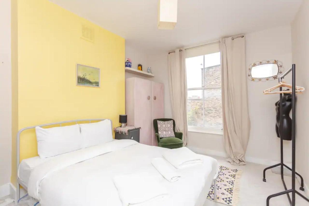 Cheerful 1 Bedroom In Vibrant Maida Vale Vakantiehuis Londen