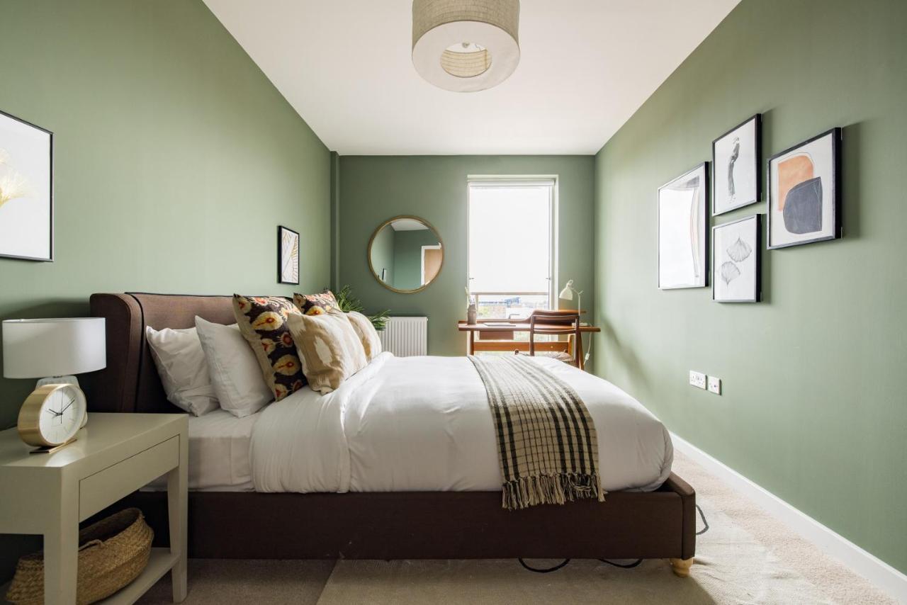 The Limehouse Classic - Endearing 2bdr Flat With Balcony Lägenhet