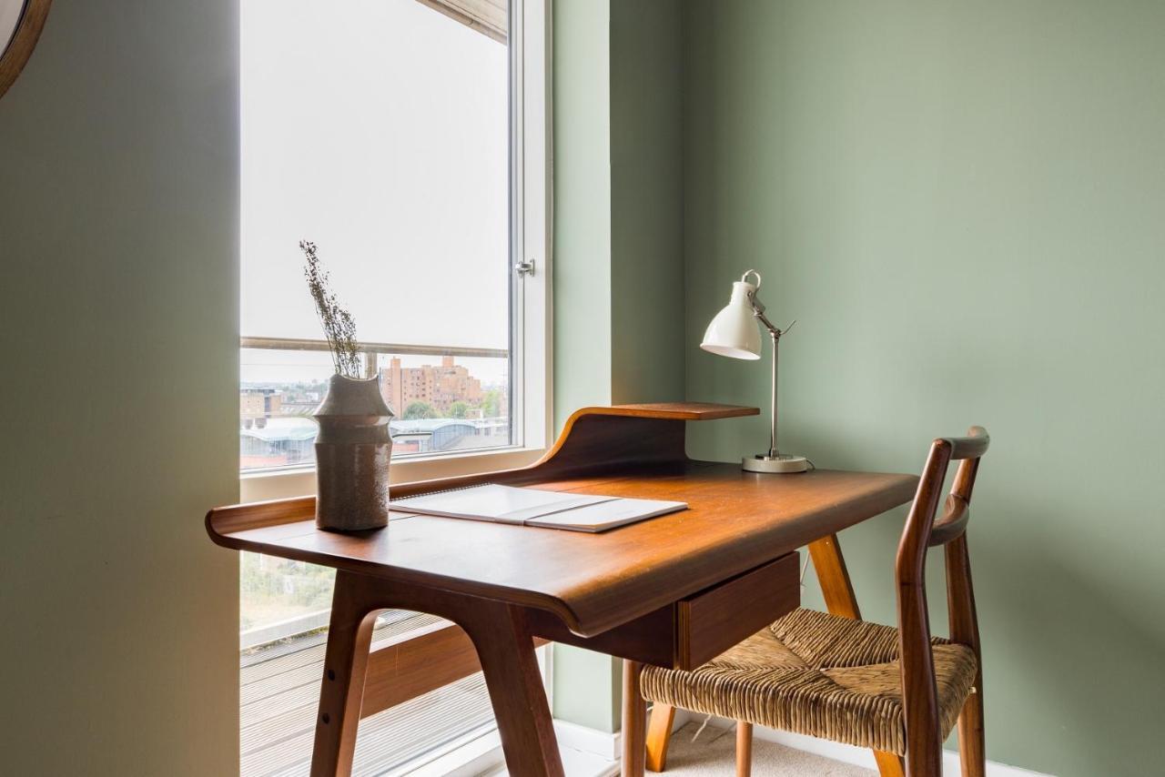 Lägenhet The Limehouse Classic - Endearing 2bdr Flat With Balcony London