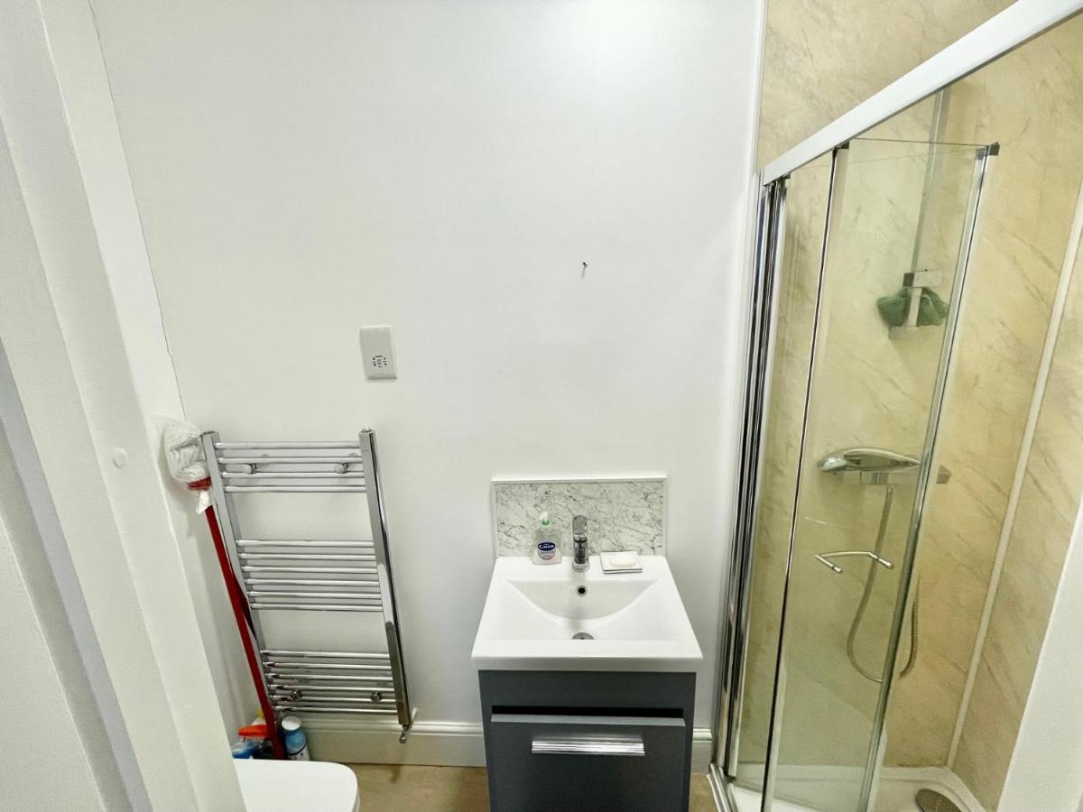 Lägenhet Lovely Self Contained Now Available London