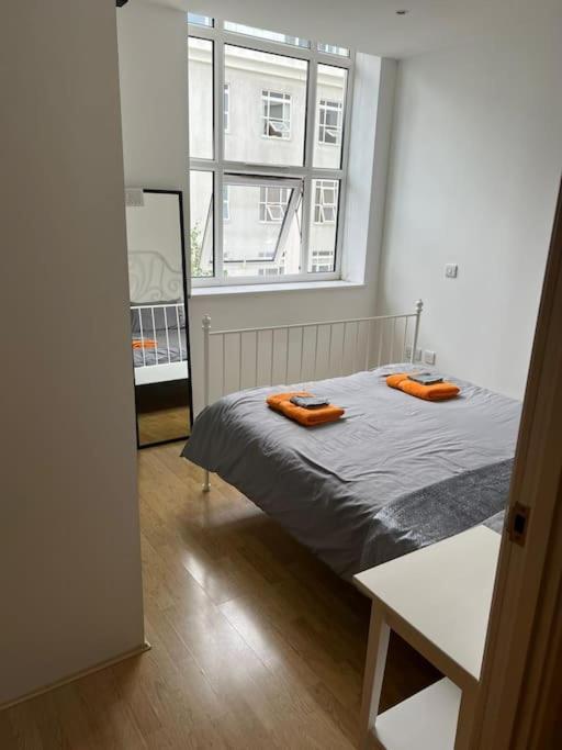 Lägenhet Stunning 2 Bed Flat! Centrally Located In London, Uk! *