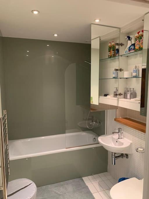 Lägenhet Stunning 2 Bed Flat! Centrally Located In London, Uk! *