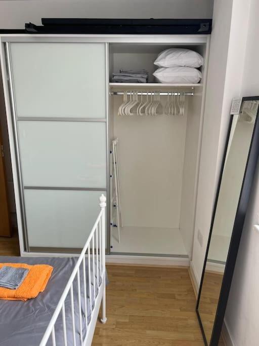 Stunning 2 Bed Flat! Centrally Located In London, Uk! Lägenhet *