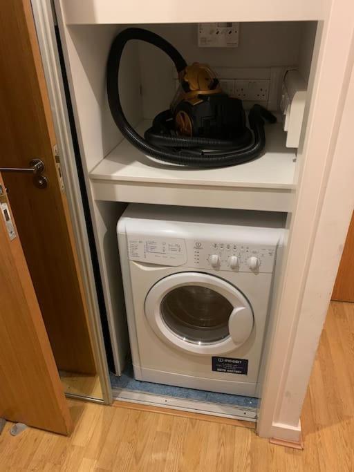 Stunning 2 Bed Flat! Centrally Located In London, Uk! Lägenhet *