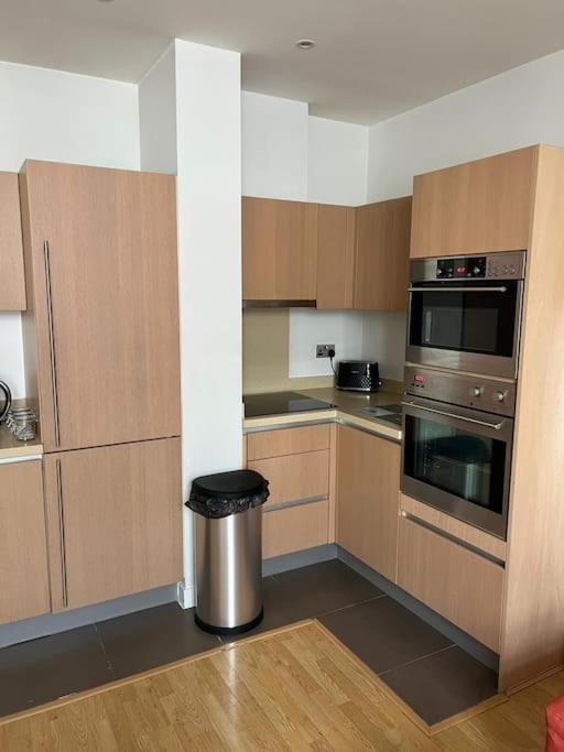Lägenhet Stunning 2 Bed Flat! Centrally Located In London, Uk! *