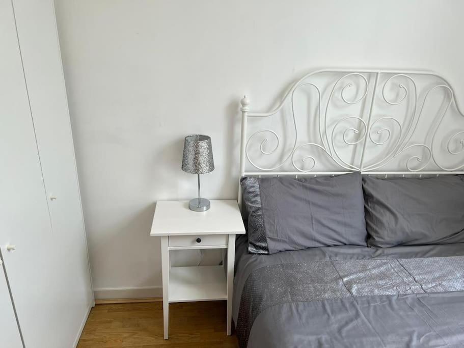 Stunning 2 Bed Flat! Centrally Located In London, Uk! Lägenhet London