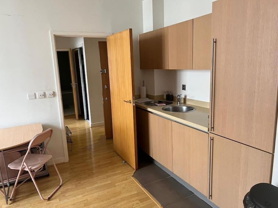 Stunning 2 Bed Flat! Centrally Located In London, Uk! Lägenhet London