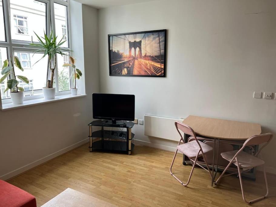Lägenhet Stunning 2 Bed Flat! Centrally Located In London, Uk! London
