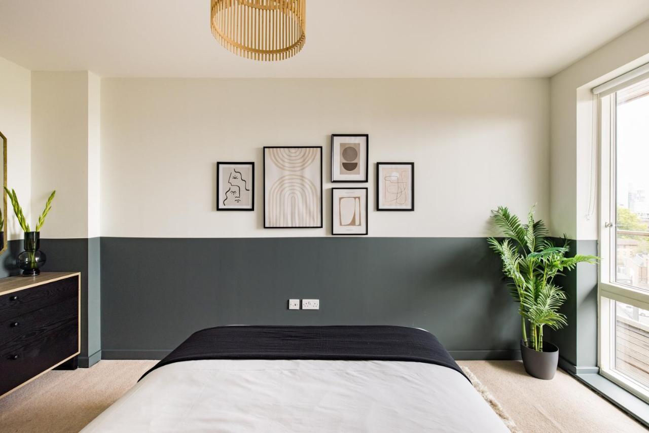 The Limehouse Classic - Endearing 2bdr Flat With Balcony Lägenhet London