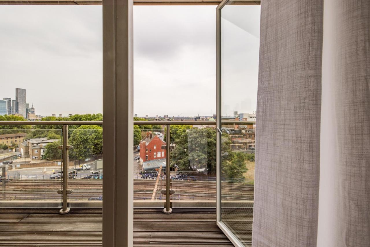 The Limehouse Classic - Endearing 2bdr Flat With Balcony Lägenhet
