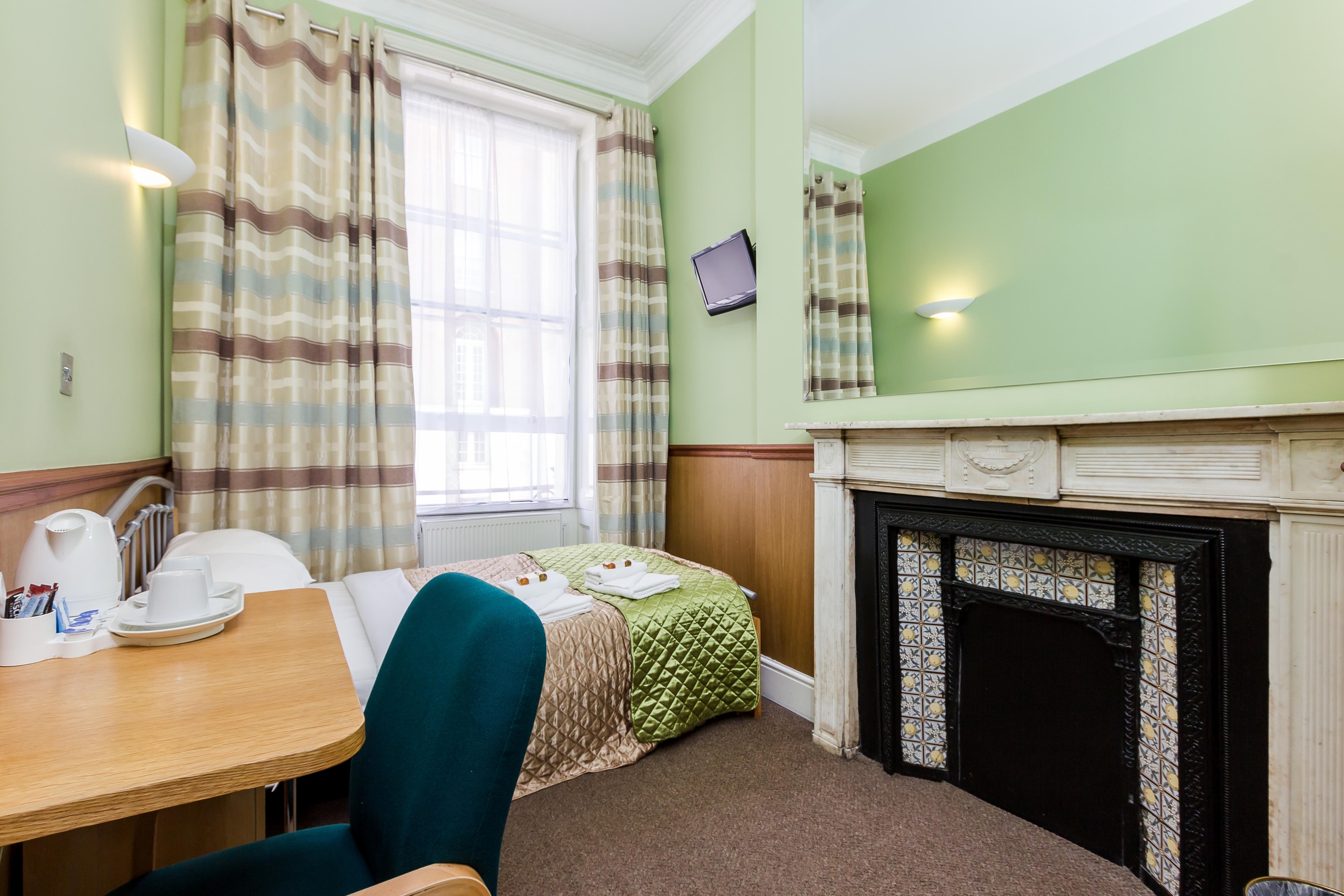 Gower House Hotel 3*