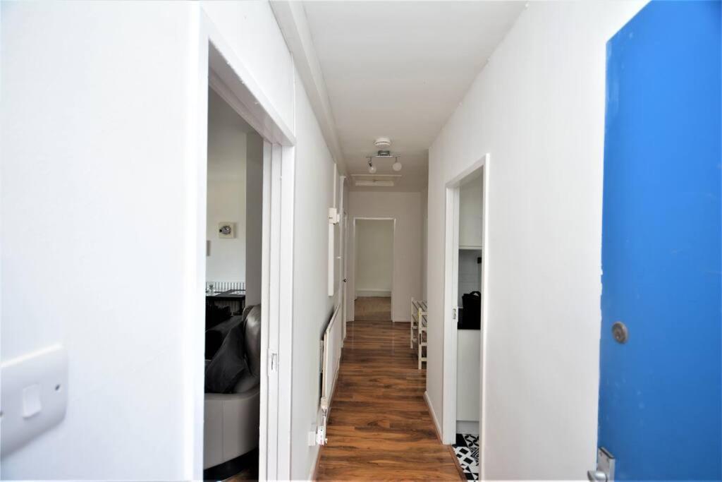 Lovely 2 Bedroom In Greater Lägenhet London