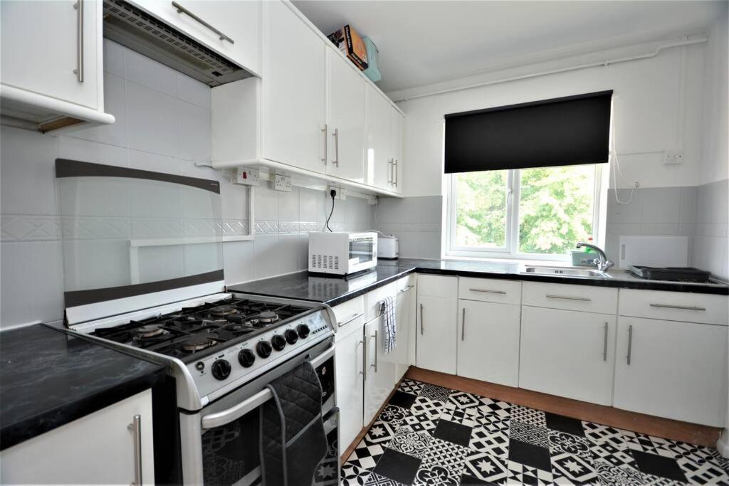 Lovely 2 Bedroom In Greater Lägenhet