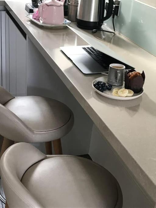 Stylish 3-bedroom Flat In Kensington * Londen