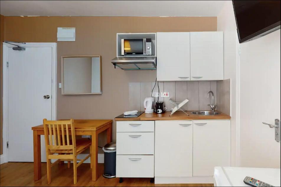 Appartement Private Self-contained Studio Close To Hampstead, Golders Green & Camden Town Londen