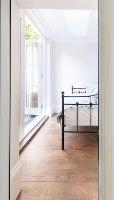 Stylish 3-bedroom Flat In Kensington Appartement Londen