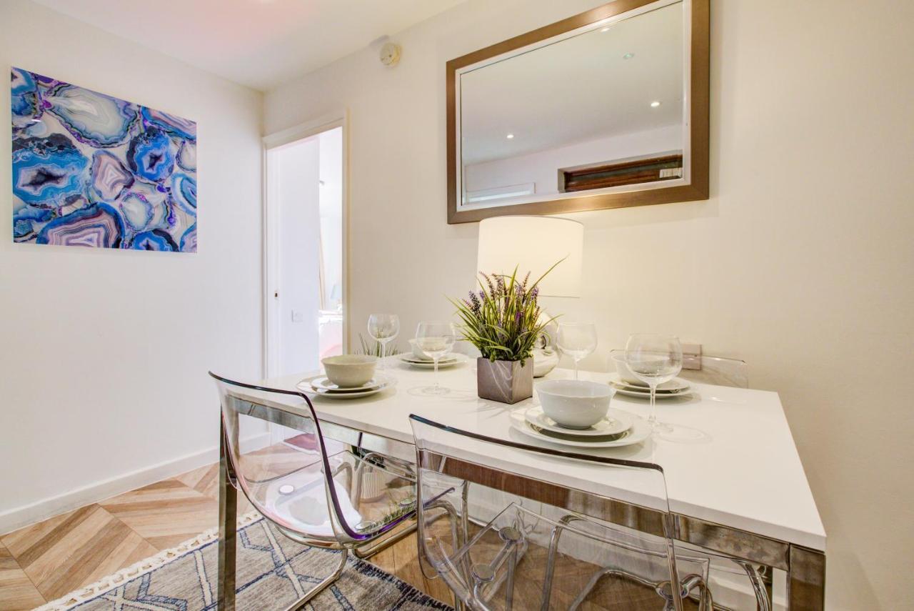 Appartement 3-bedroom, 3-baths In Super Posh Marylebone, Central London, W1 Londen