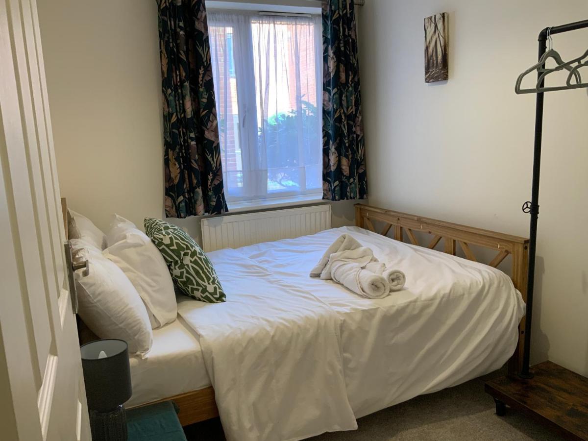 2 Bedroom Near Southfields * London