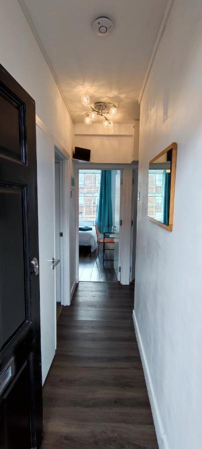 Location Location Location, Whole For You! Apartment