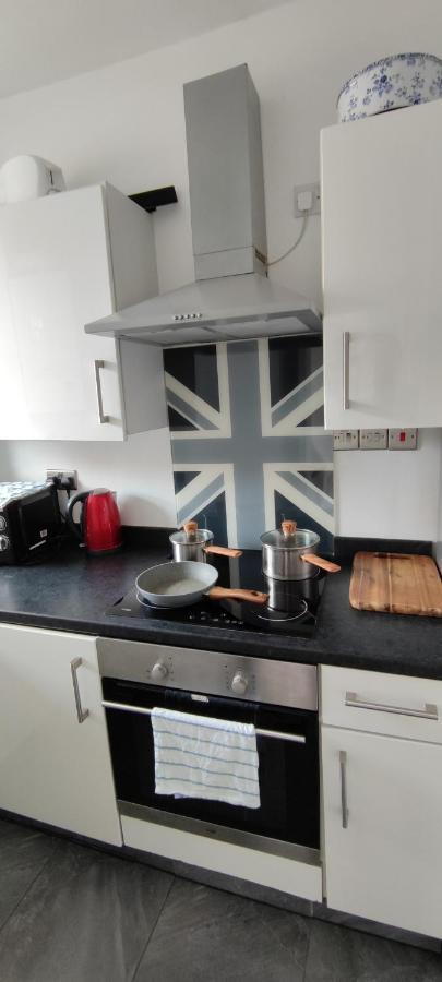 Location Location Location, Whole For You! Appartement *