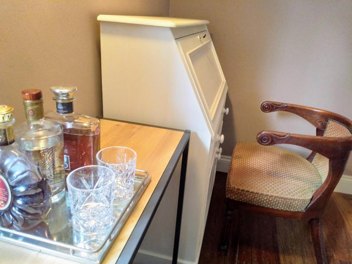 Apartment Elegant Parkside Flat: Blackheath Common Period Building London