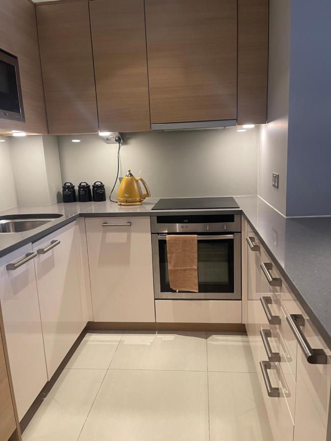 Chelsea Riverside Morden, Chic One Bed Appartement Londen