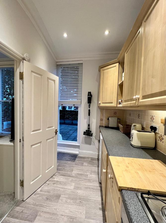 Lägenhet Stylish One-bedroom With Private Patio In Zone 2 London