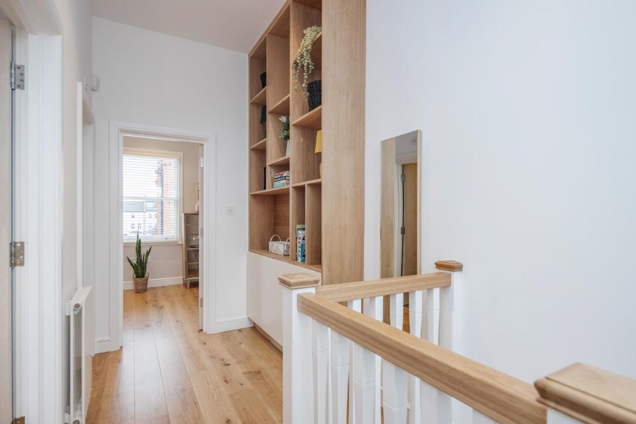 Beautiful 2 Bedrooms Split Level Fulham * Londra