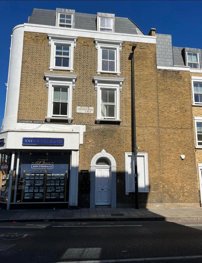 Lovely 2 Bedroom Serviced Penthouse Battersea Park Road Apartment
