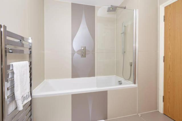 Leilighet Three Bedroom By Beautiful Park *