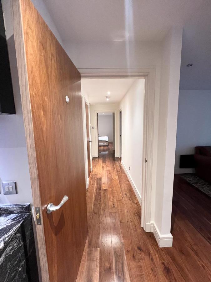 Luxury Plaza Riverside Apartment *