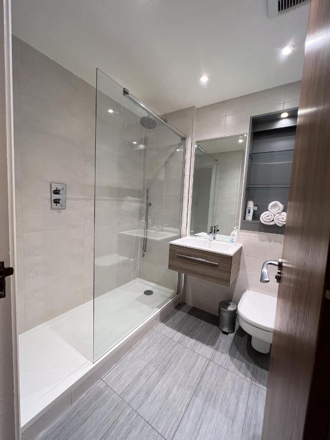 Luxury Plaza Riverside Apartment *