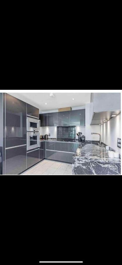 Luxury Plaza Riverside Apartment London