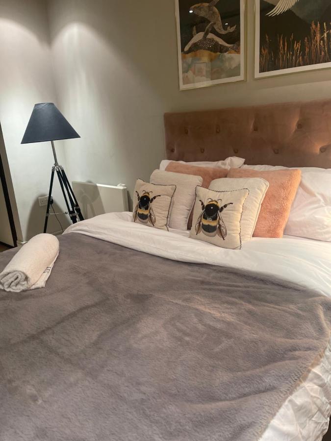 Chelsea Riverside Morden, Chic One Bed Appartement *