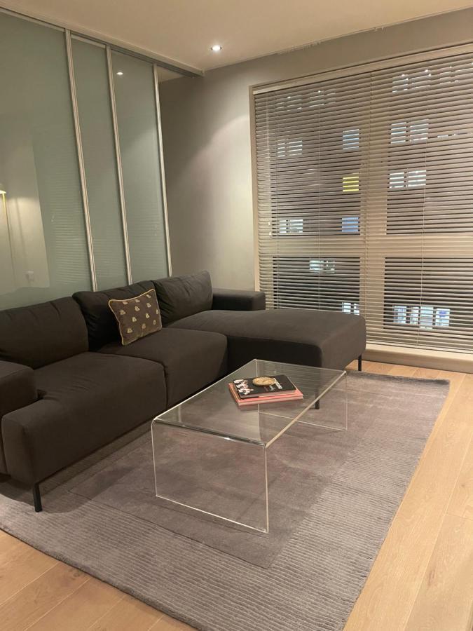 Chelsea Riverside Morden, Chic One Bed * Londen