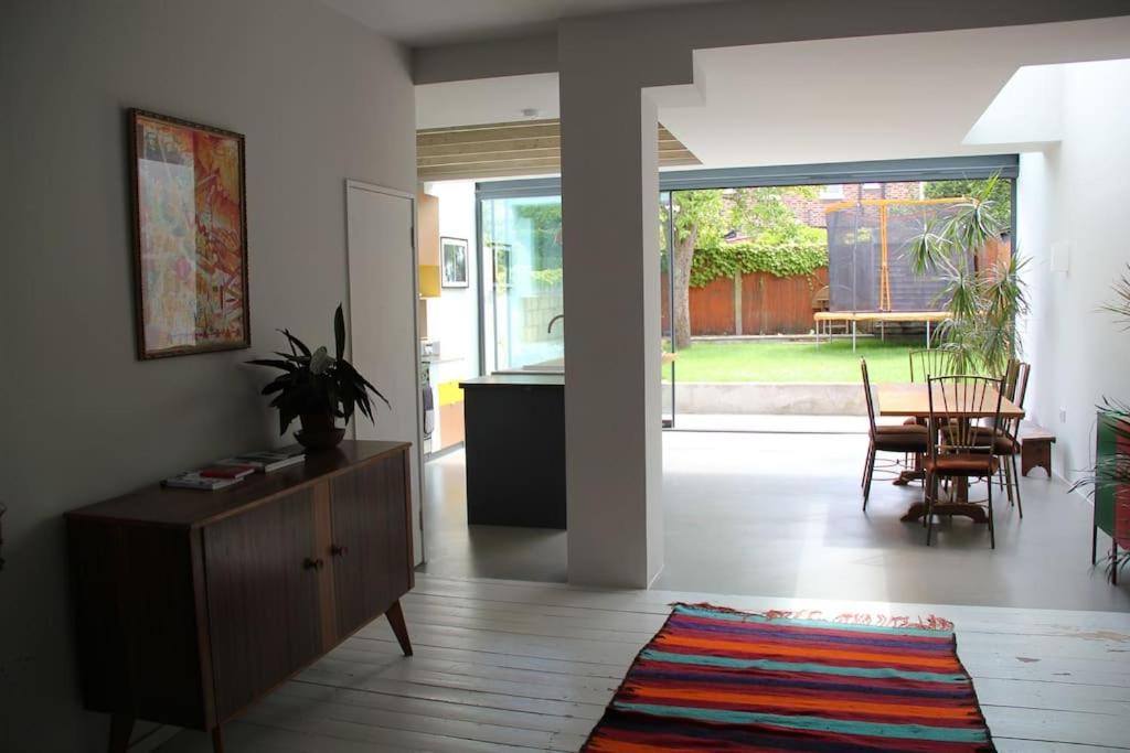 Large, Modern, Light, Open Plan Designer House Hébergement de vacances Londres