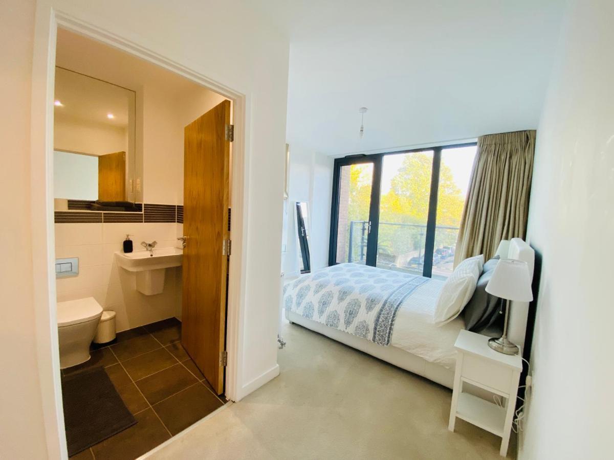 Spacious Two Bedroom In Balham Apartment