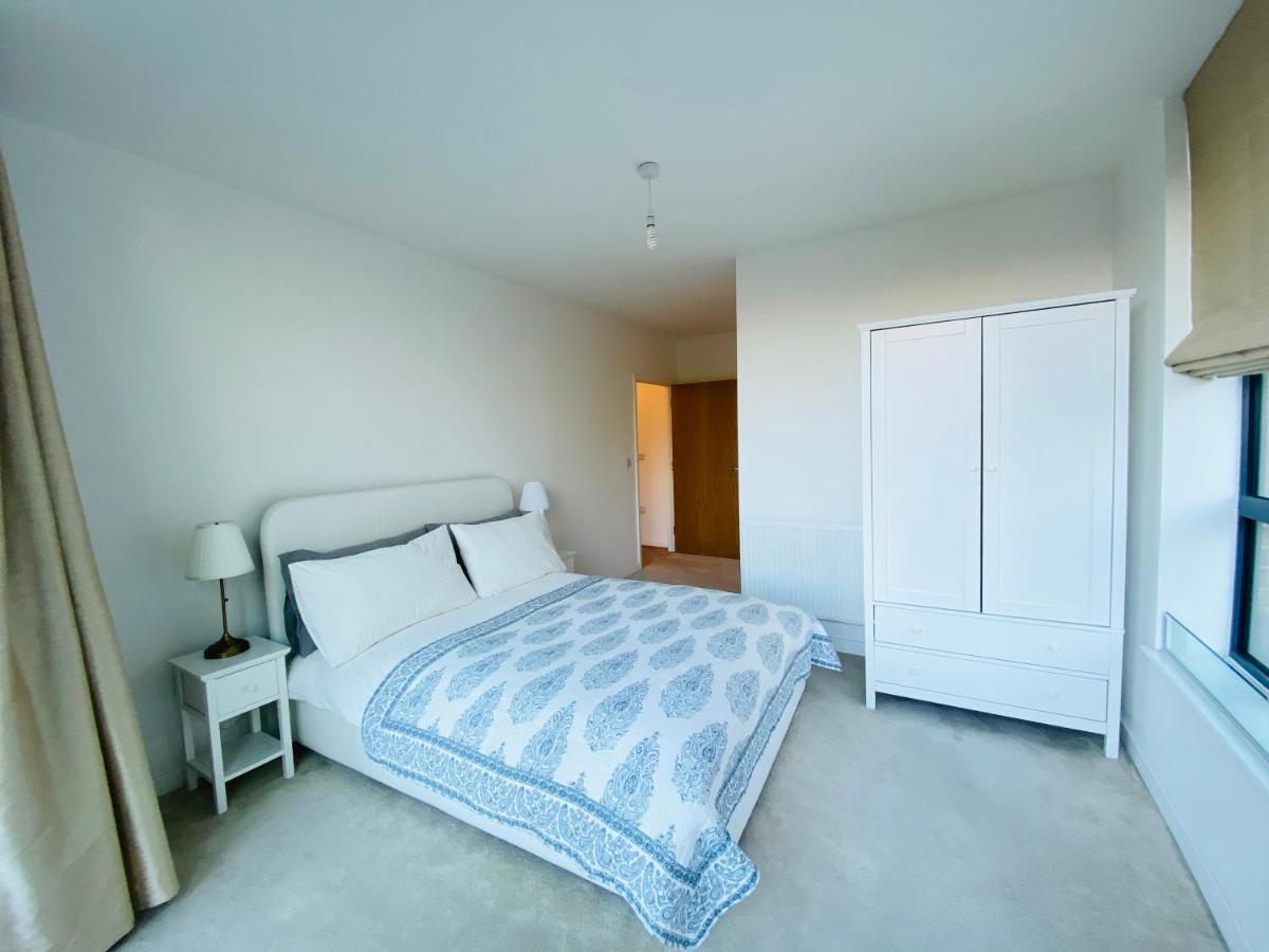 Spacious Two Bedroom In Balham London