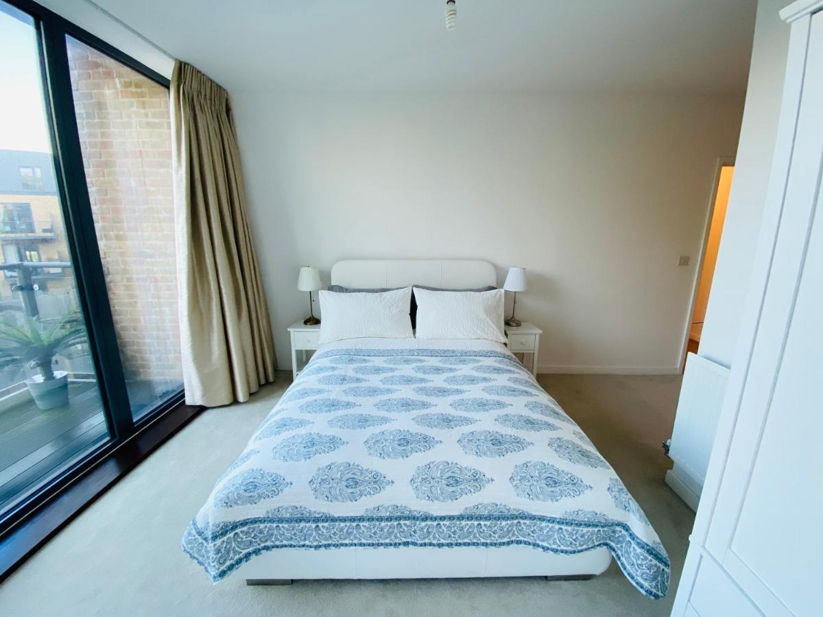 Spacious Two Bedroom In Balham