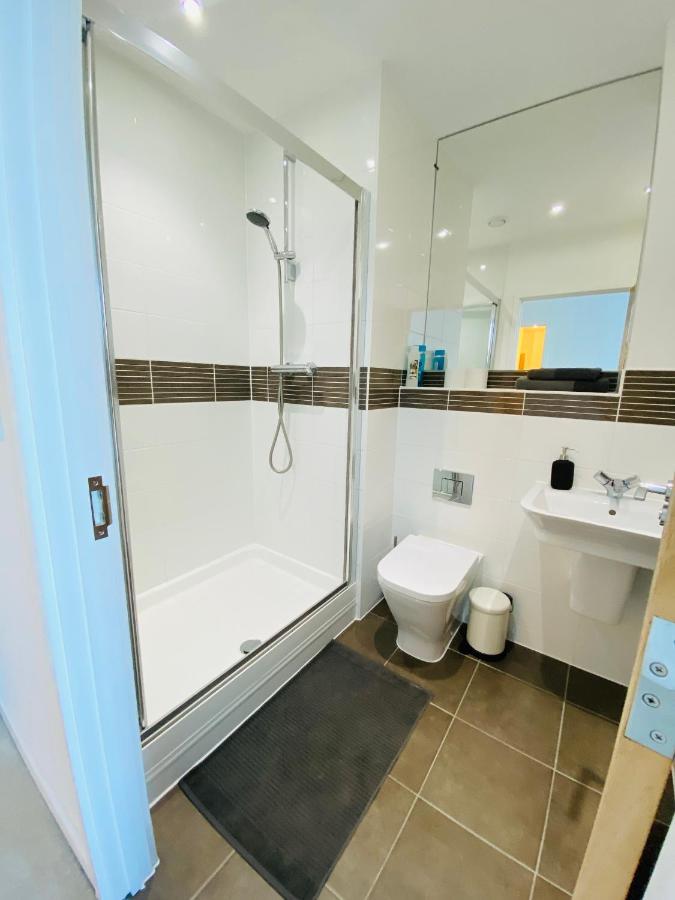 Spacious Two Bedroom In Balham Apartment