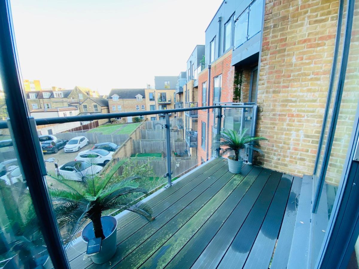Spacious Two Bedroom In Balham London